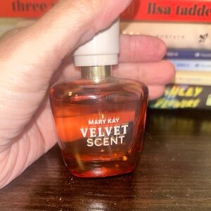 Mary Kay Velvet Scent Fragrance with Amber Hue